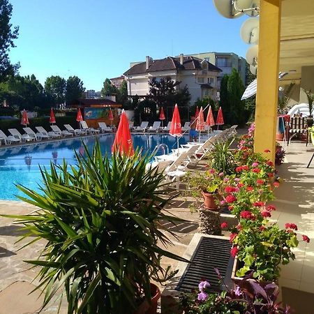 Апартаменти Блу Самър 1 & 2 & 3 Pantai Sunny Bagian luar foto