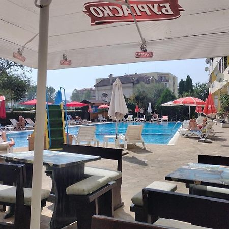 Апартаменти Блу Самър 1 & 2 & 3 Pantai Sunny Bagian luar foto