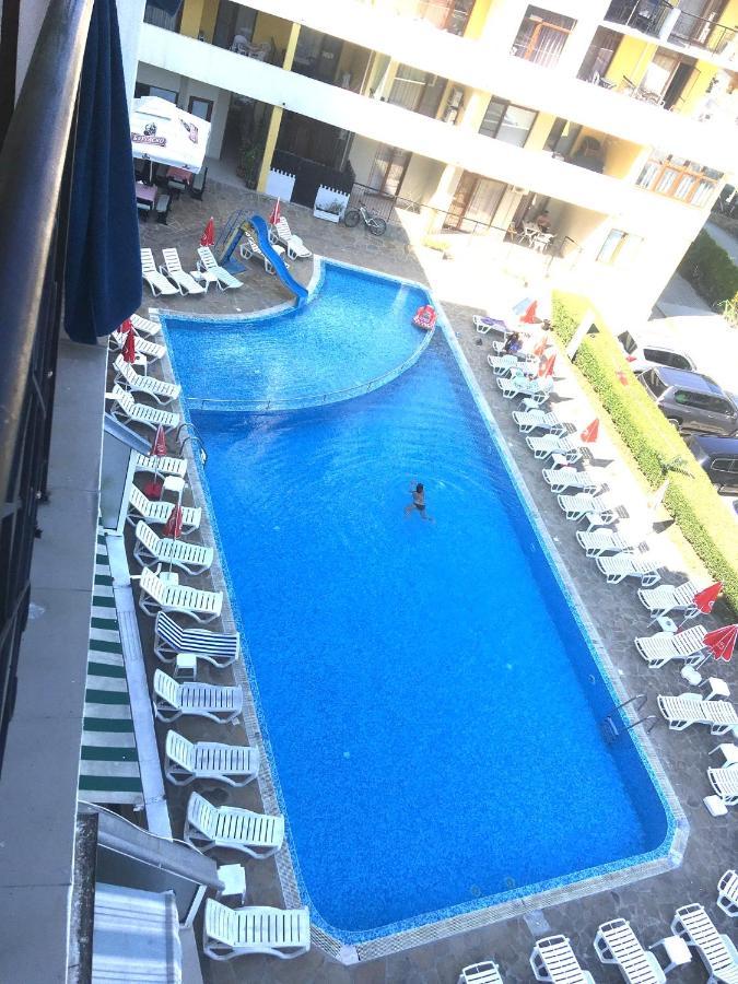 Апартаменти Блу Самър 1 & 2 & 3 Pantai Sunny Bagian luar foto