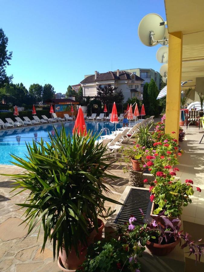 Апартаменти Блу Самър 1 & 2 & 3 Pantai Sunny Bagian luar foto