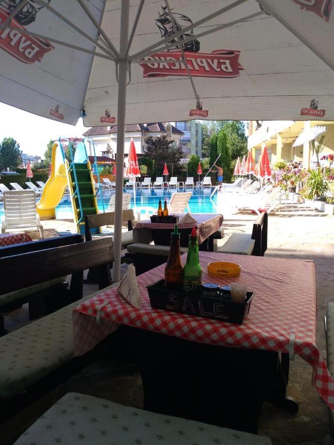 Апартаменти Блу Самър 1 & 2 & 3 Pantai Sunny Bagian luar foto