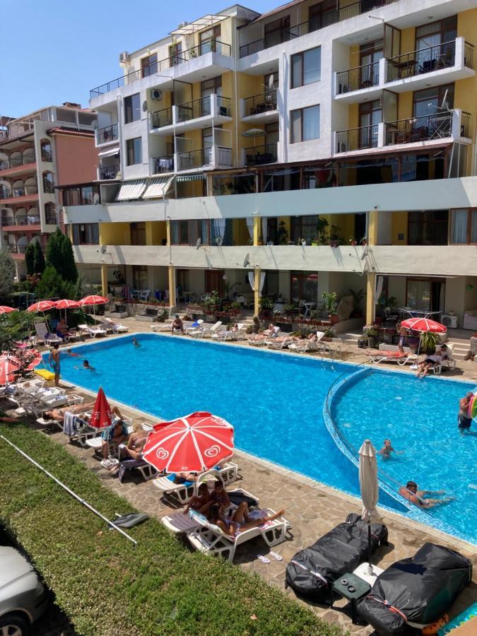 Апартаменти Блу Самър 1 & 2 & 3 Pantai Sunny Bagian luar foto