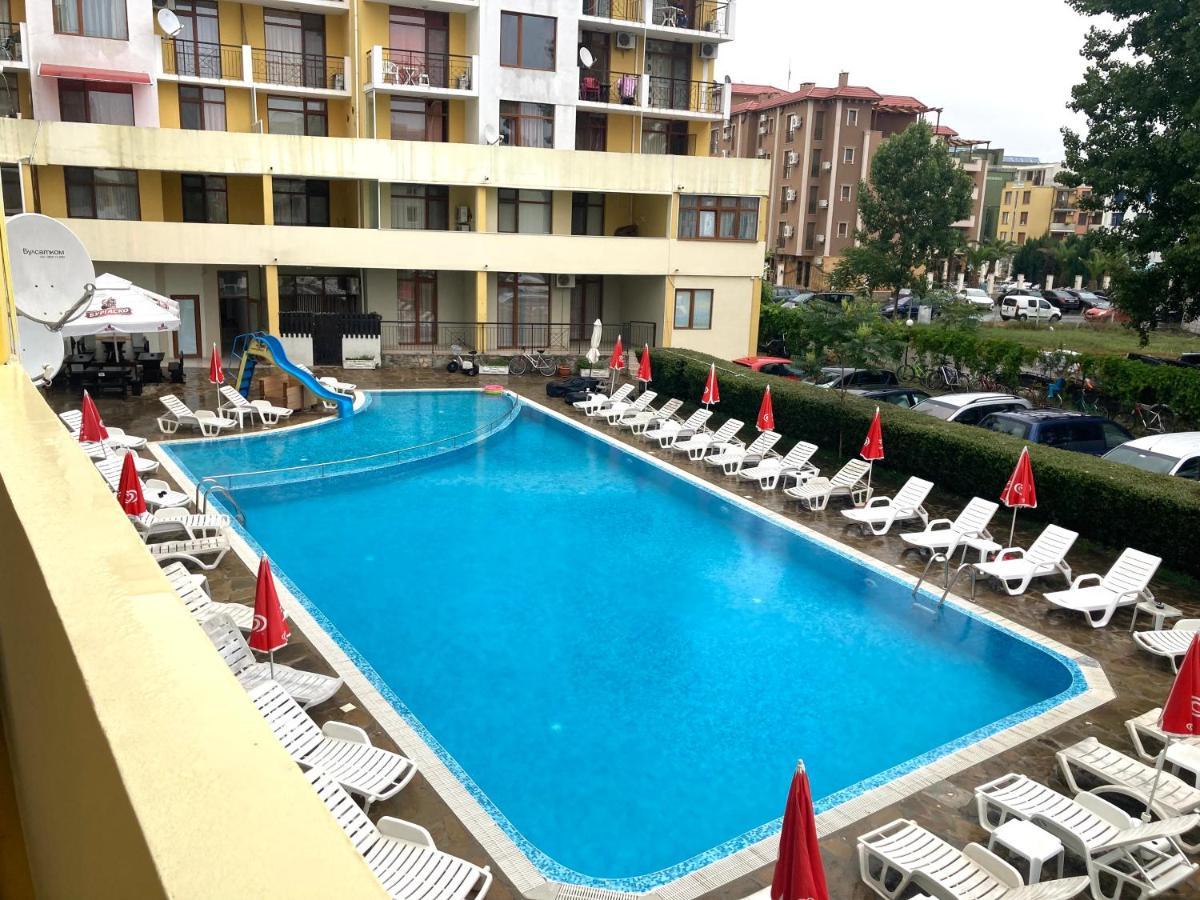 Апартаменти Блу Самър 1 & 2 & 3 Pantai Sunny Bagian luar foto