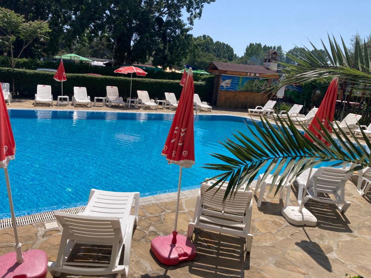 Апартаменти Блу Самър 1 & 2 & 3 Pantai Sunny Bagian luar foto