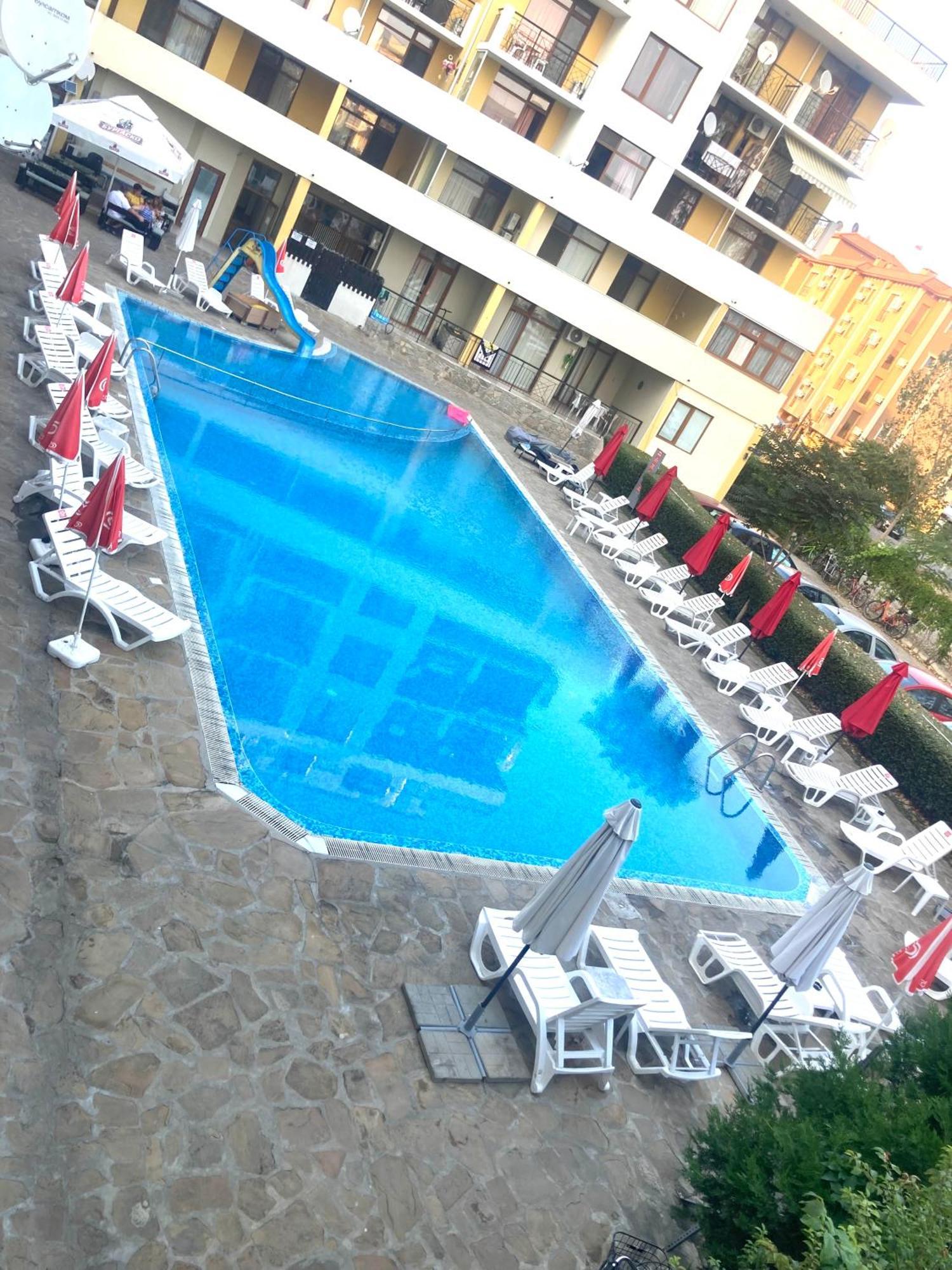 Апартаменти Блу Самър 1 & 2 & 3 Pantai Sunny Bagian luar foto