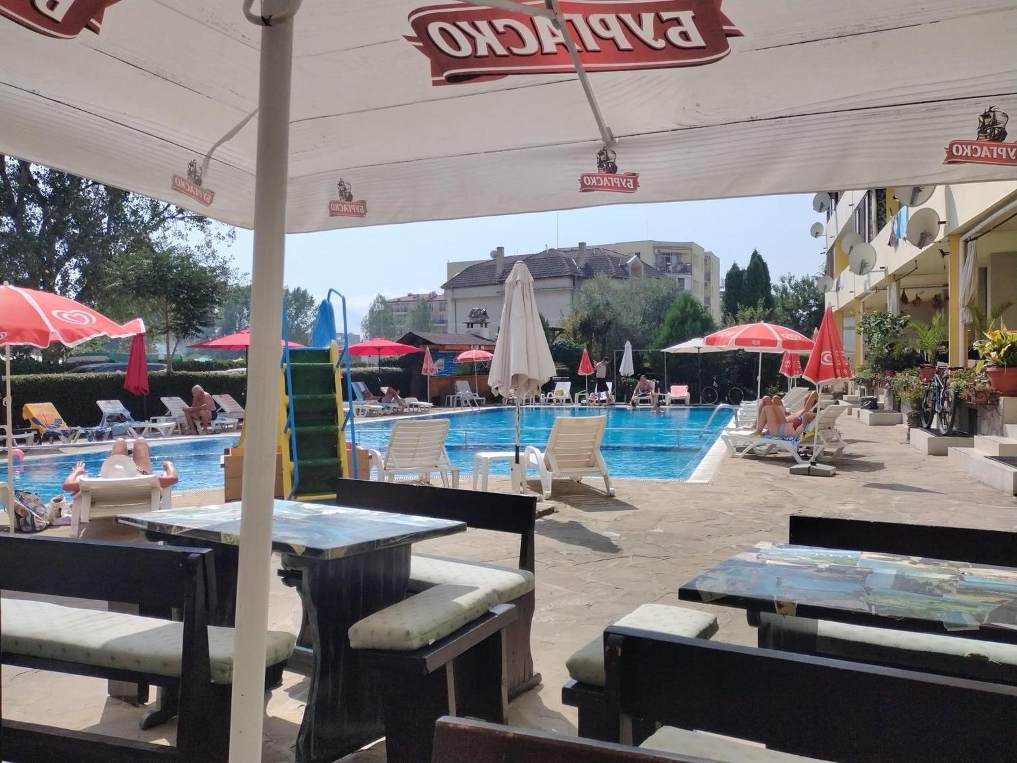 Апартаменти Блу Самър 1 & 2 & 3 Pantai Sunny Bagian luar foto