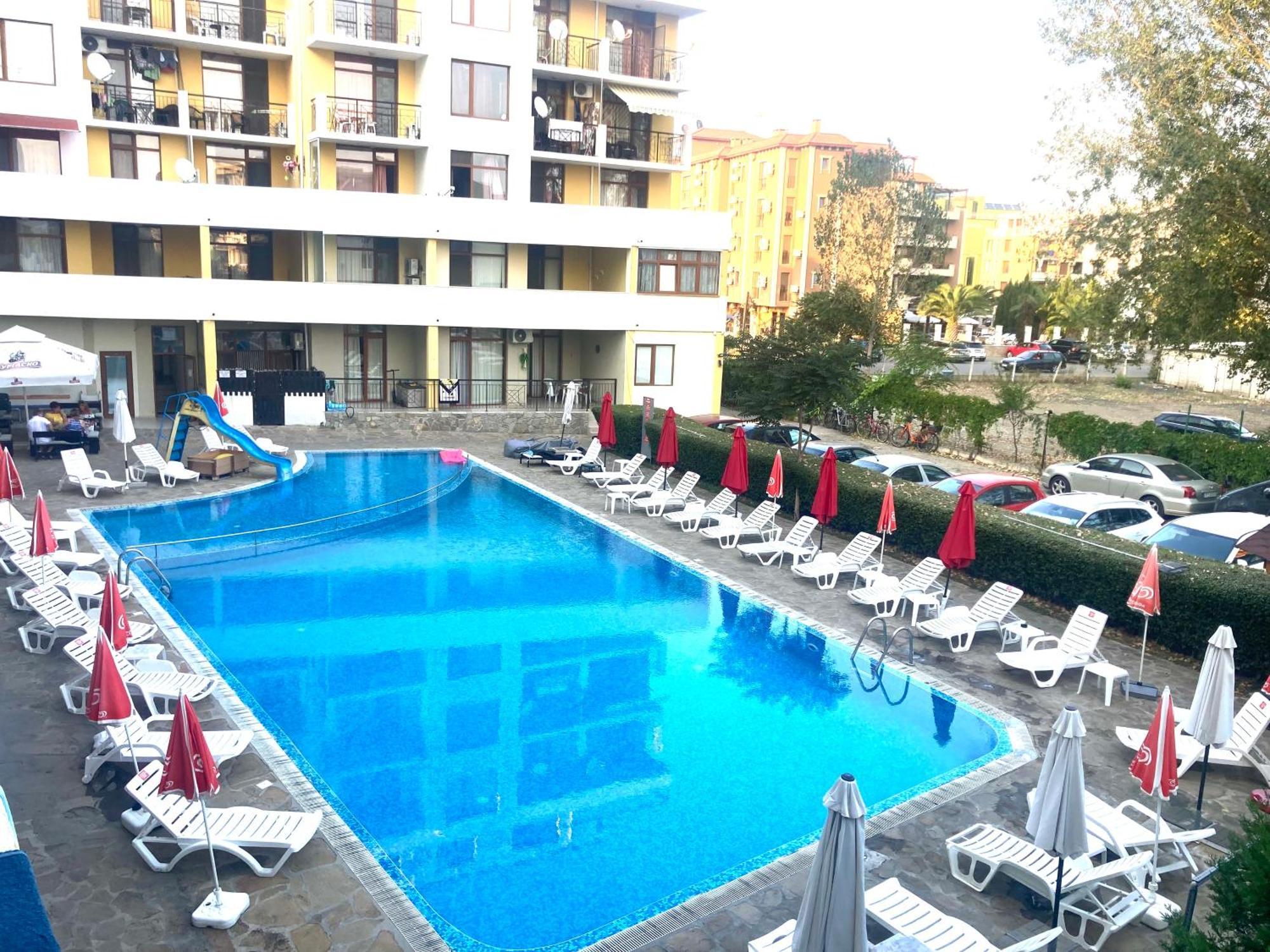 Апартаменти Блу Самър 1 & 2 & 3 Pantai Sunny Bagian luar foto
