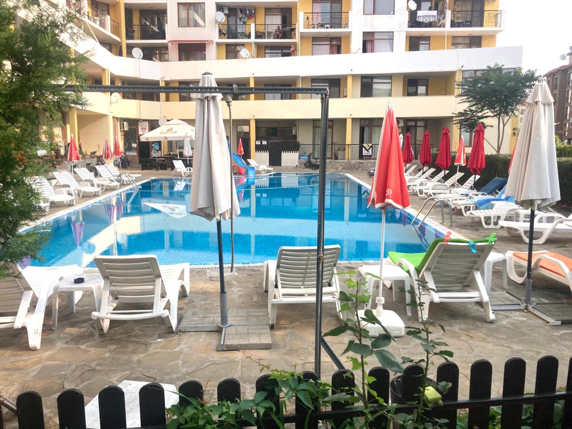 Апартаменти Блу Самър 1 & 2 & 3 Pantai Sunny Bagian luar foto