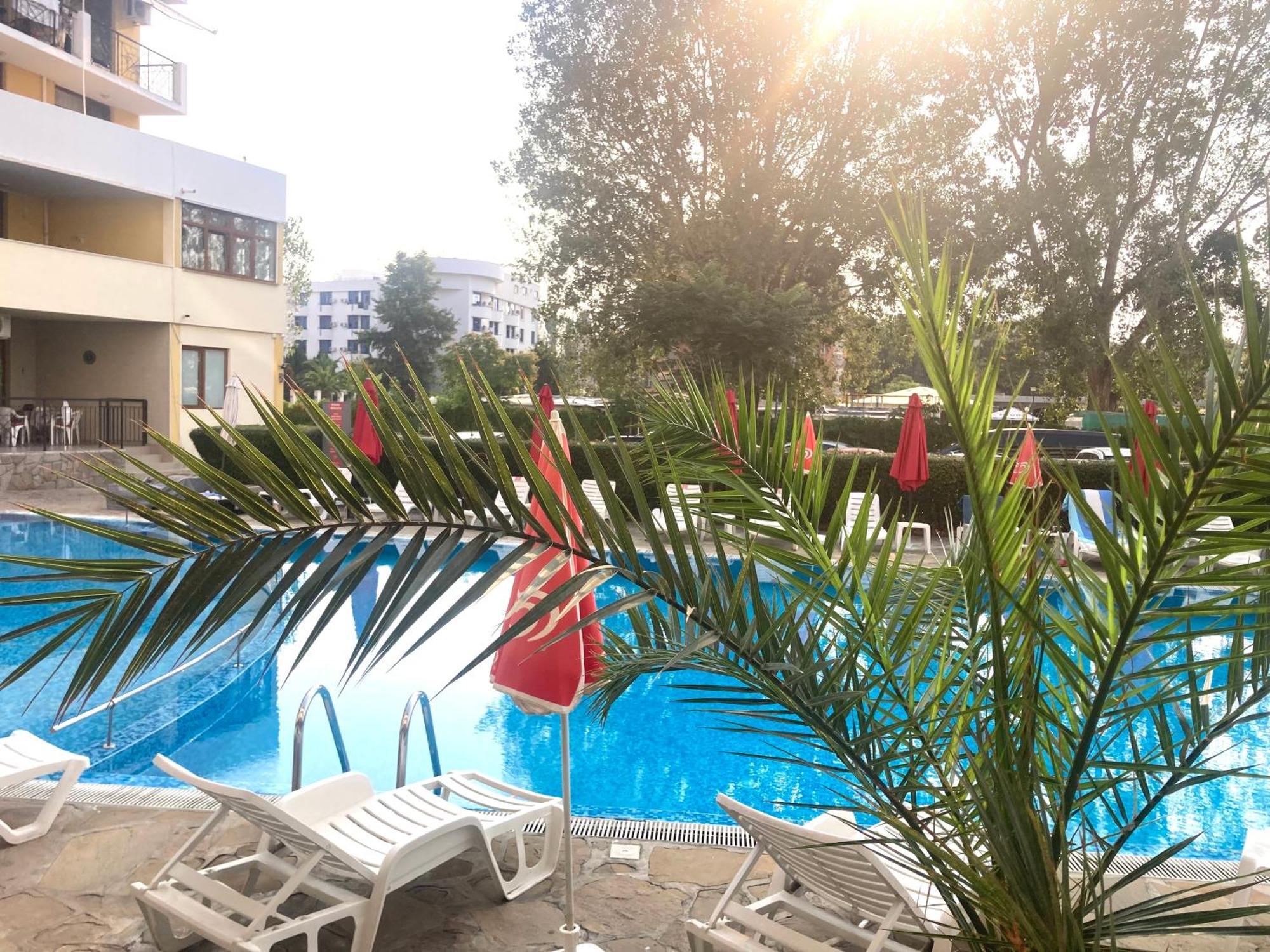 Апартаменти Блу Самър 1 & 2 & 3 Pantai Sunny Bagian luar foto